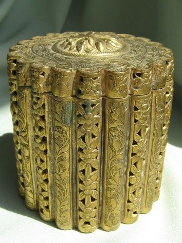 Very Vintage Reticulated Powder Box from China Very Vintage Reticulated Powder Box from China