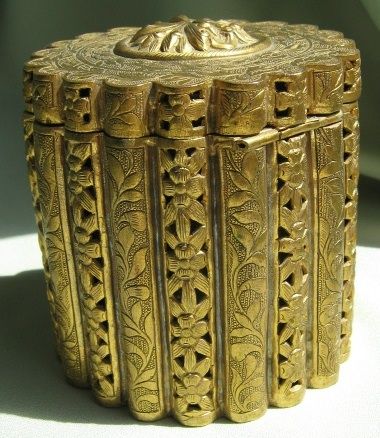 Very Vintage Reticulated Powder Box from China Very Vintage Reticulated Powder Box from China