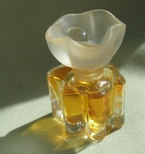 French "Oscar De Le Renta" Miniature Perfume French "Oscar De Le Renta" Miniature Perfume