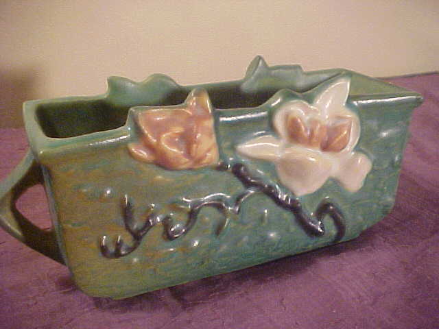 Excellent Condition Roseville Magnolia Planter model # 388-6 Excellent Condition Roseville Magnolia Planter model # 388-6
