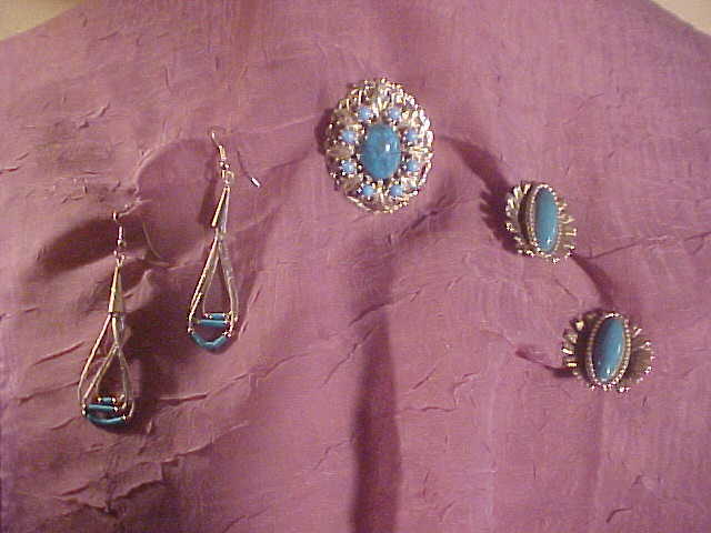 Beautiful Silver Tone 5 Piece Turquiose Colored Stone Set Beautiful Silver Tone 5 Piece Turquiose Colored Stone Set
