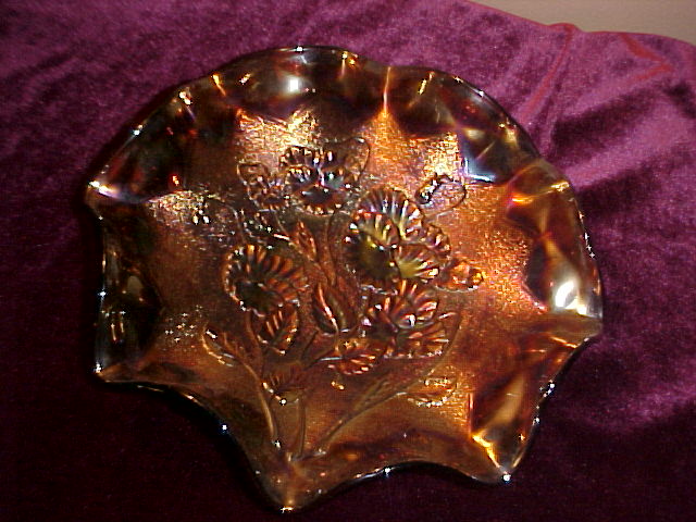 Excellent Imperial Fluted Pansie Pattern in Grape/Purple Bowl Excellent Imperial Fluted Pansie Pattern in Grape/Purple Bowl