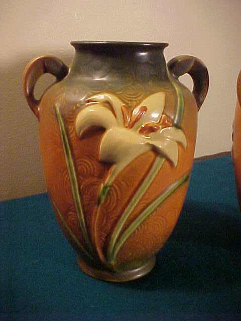 Excellent Pair of Zephyr Lilly 134-8 Handled Vases Excellent Pair of Zephyr Lilly 134-8 Handled Vases