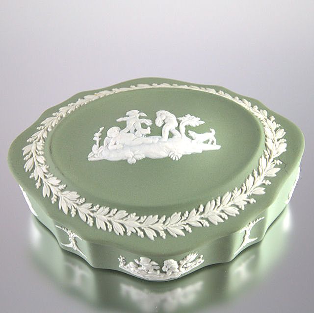 Wedgwood Sage Green Box With Cupids / Angels & Neo-Classical Figures Wedgwood Sage Green Box With Cupids / Angels & Neo-Classical Figures