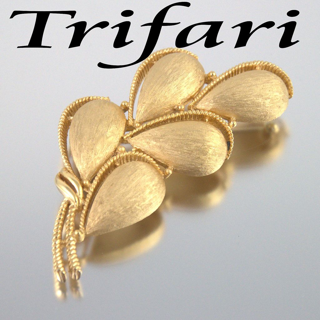 Trifari Brooch in Excellent Condition Trifari Brooch in Excellent Condition
