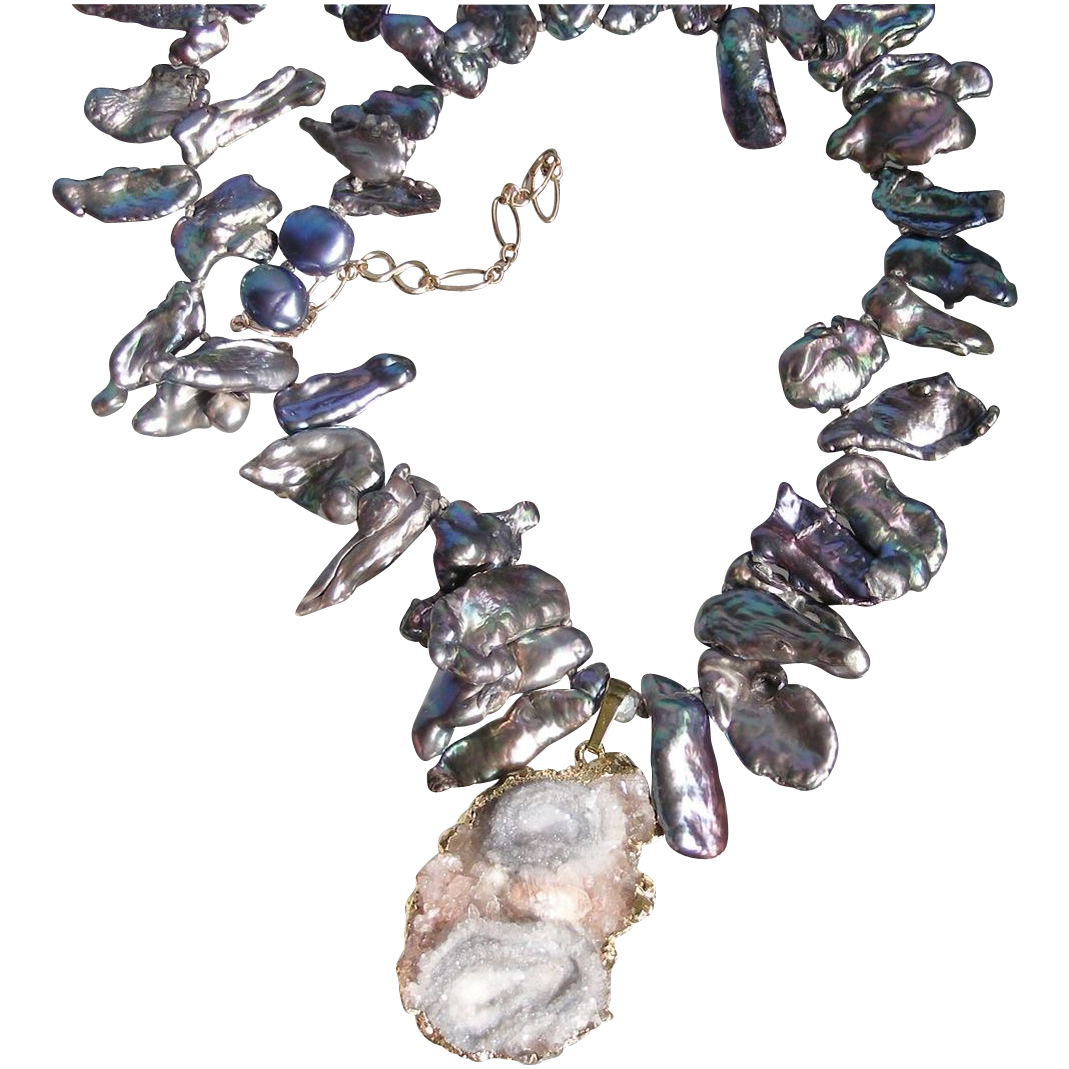 Peacock Keishi Pearls and Druzy Quartz Pendant Necklace Peacock Keishi Pearls and Druzy Quartz Pendant Necklace