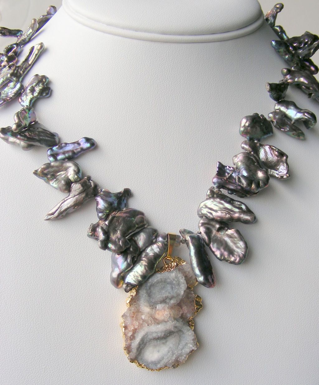 Peacock Keishi Pearls and Druzy Quartz Pendant Necklace Peacock Keishi Pearls and Druzy Quartz Pendant Necklace
