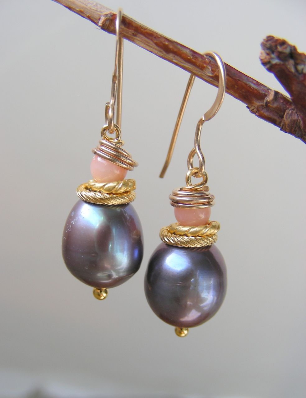 Peacock Keishi Pearls and Druzy Quartz Pendant Necklace Peacock Keishi Pearls and Druzy Quartz Pendant Necklace
