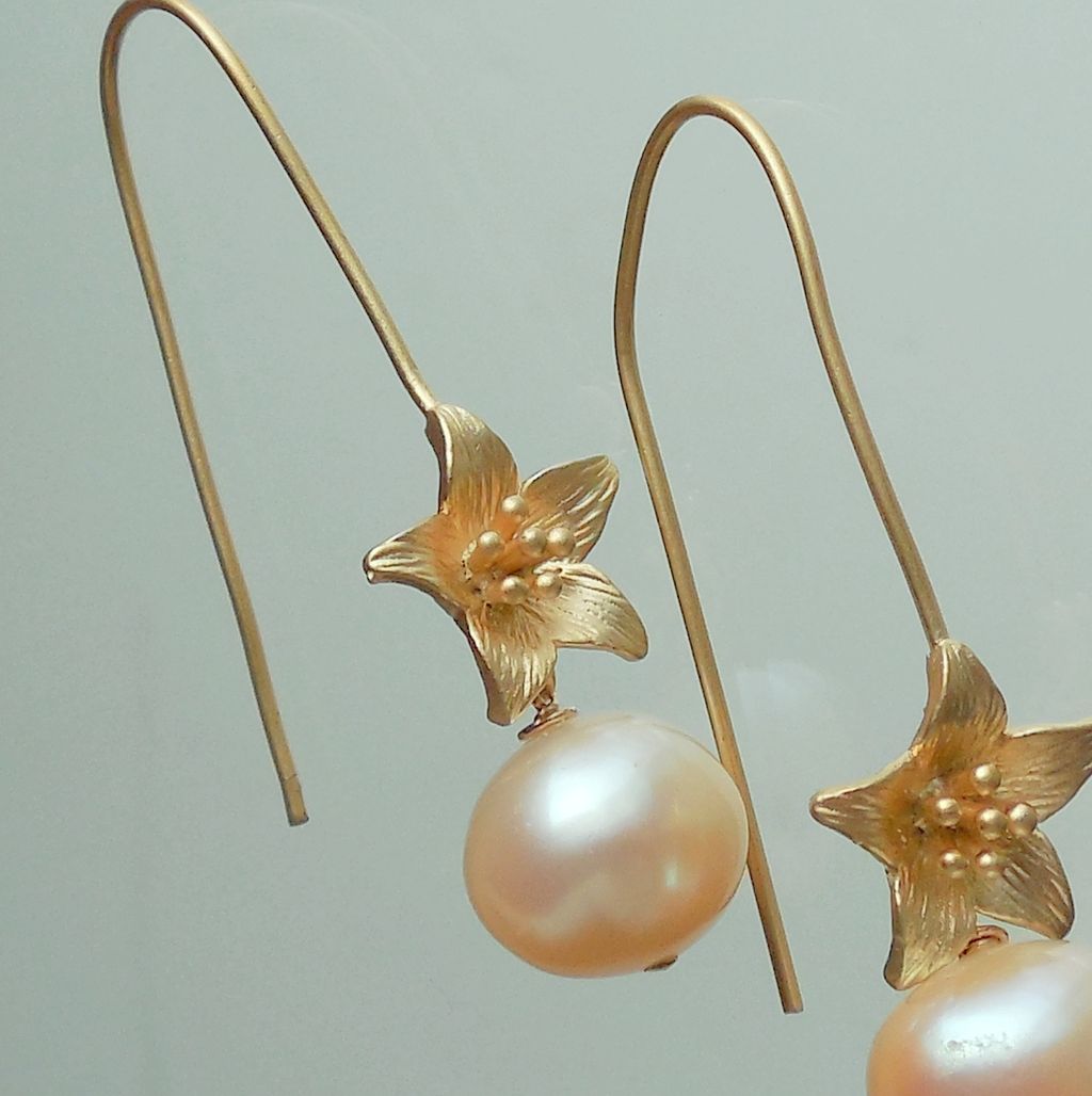 Peach Pearl Flower Drop Earrings Peach Pearl Flower Drop Earrings