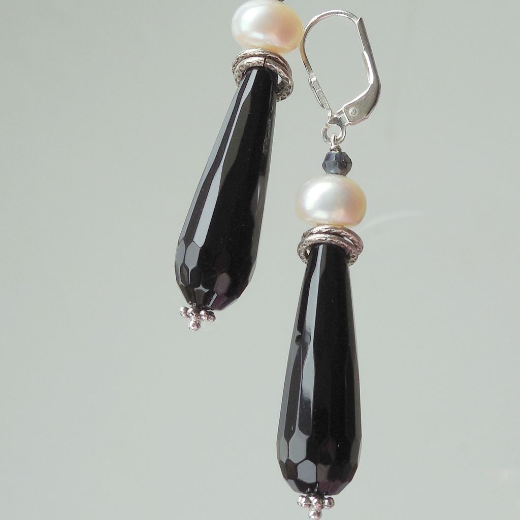 Black Agate White Pearl Briolette Drop Earrings Black Agate White Pearl Briolette Drop Earrings