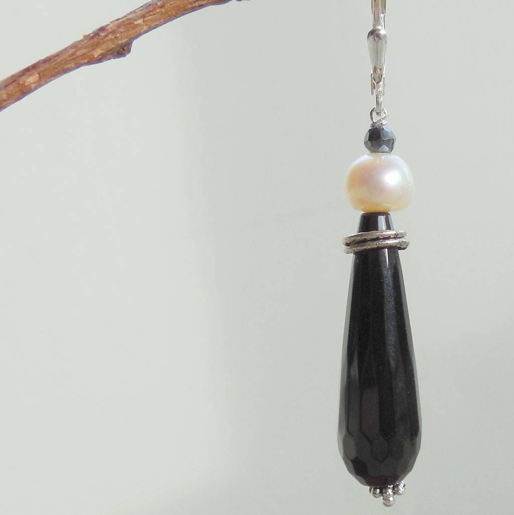 Black Agate White Pearl Briolette Drop Earrings Black Agate White Pearl Briolette Drop Earrings