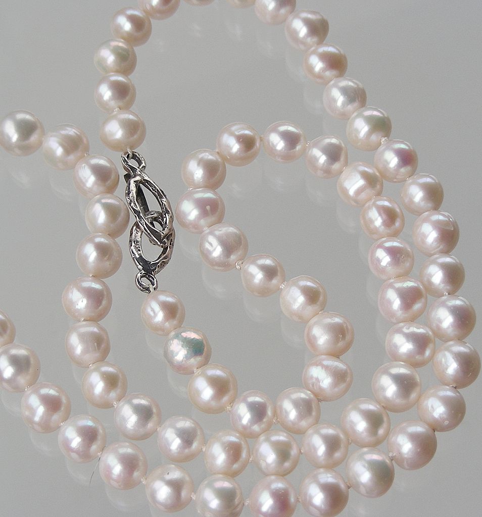 27" Long Matinee Pearl Necklace Hand Knotted White Classic 27" Long Matinee Pearl Necklace Hand Knotted White Classic