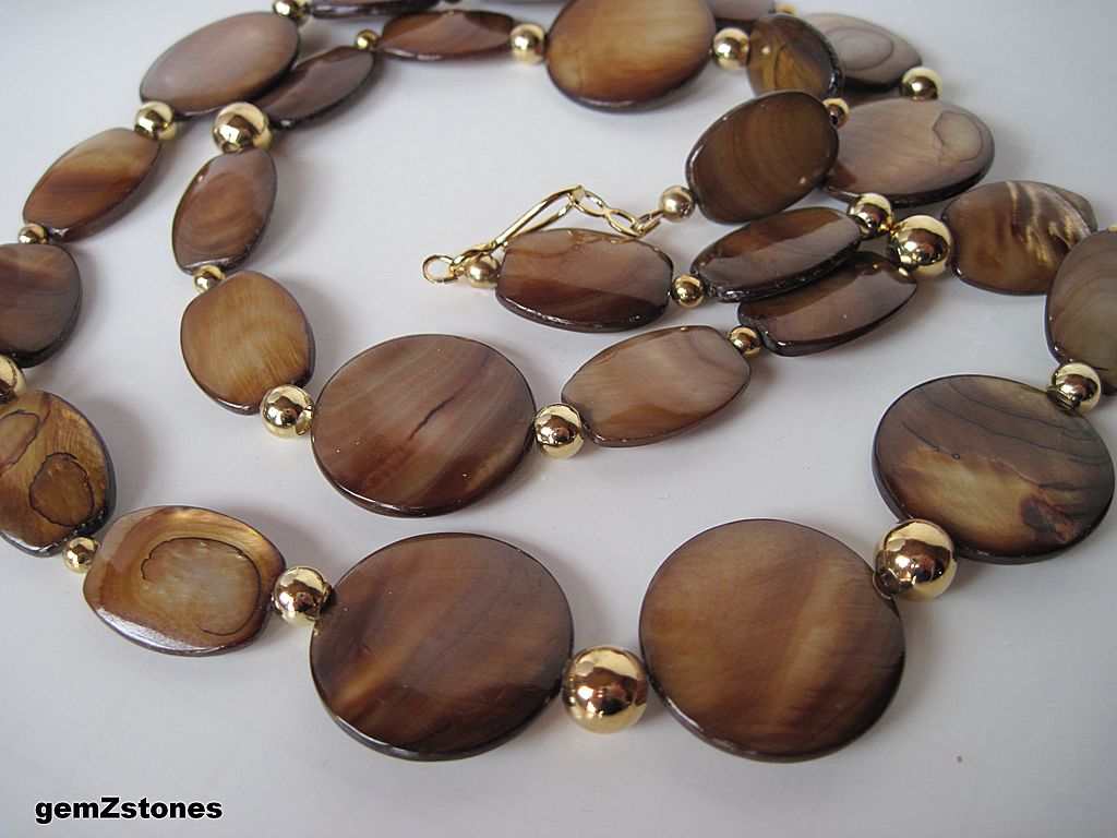 Beautiful Brown And Gold Oyster Shell Single Strand Necklace Beautiful Brown And Gold Oyster Shell Single Strand Necklace