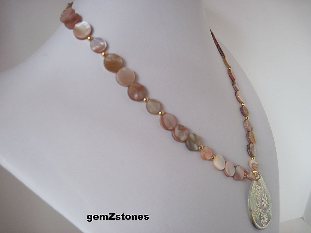 Beautiful Brown Lip Shell And Gold Single Strand Necklace With Pendant Beautiful Brown Lip Shell And Gold Single Strand Necklace With Pendant