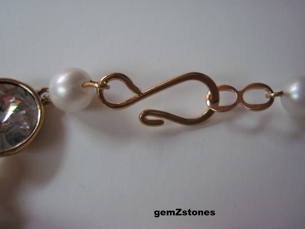 Elegant White Lotus Pearl And Swarovski Crystal Single Strand Bracelet Elegant White Lotus Pearl And Swarovski Crystal Single Strand Bracelet