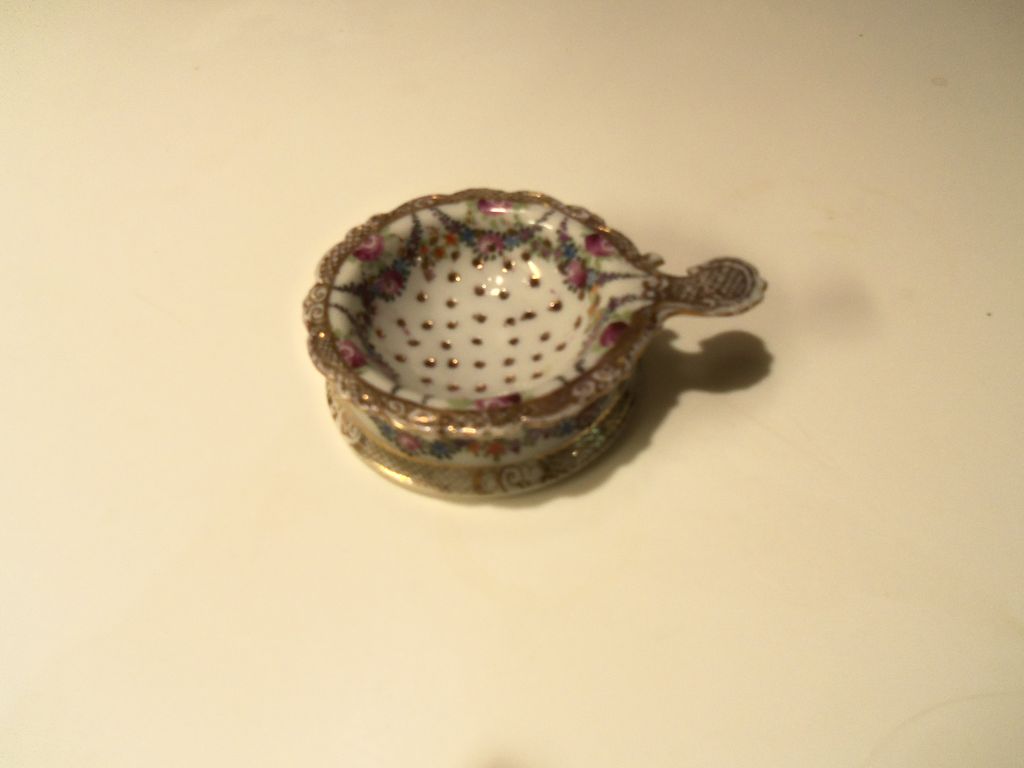 Victorian Designed Floral Embellished Two Piece Tea Bag Strainer Victorian Designed Floral Embellished Two Piece Tea Bag Strainer
