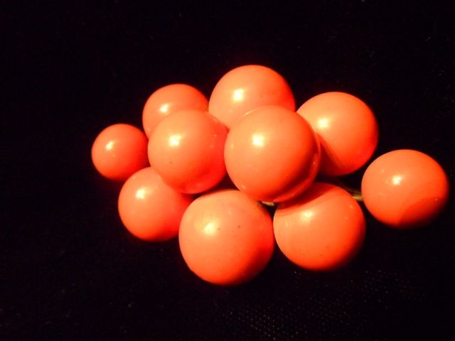 Vintage 1940's/50's Orange Painted Wooden Ball Cluster Pin/Brooch Vintage 1940's/50's Orange Painted Wooden Ball Cluster Pin/Brooch