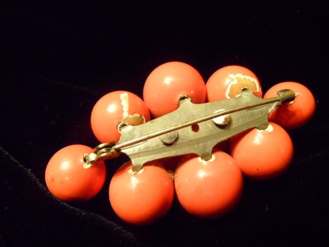 Vintage 1940's/50's Orange Painted Wooden Ball Cluster Pin/Brooch Vintage 1940's/50's Orange Painted Wooden Ball Cluster Pin/Brooch