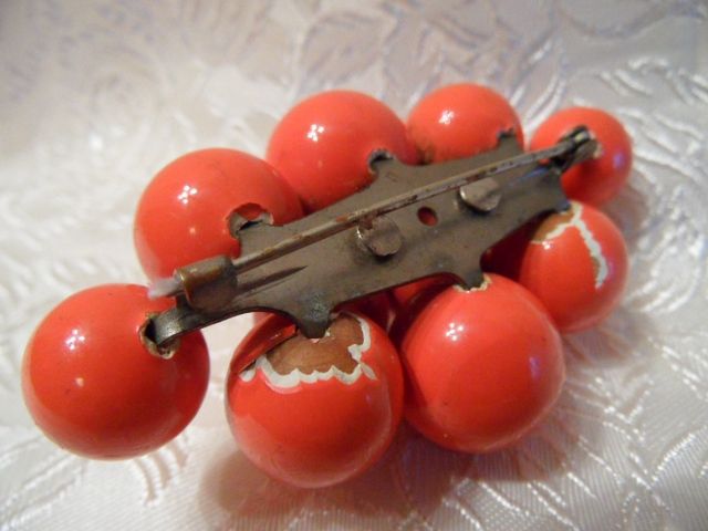 Vintage 1940's/50's Orange Painted Wooden Ball Cluster Pin/Brooch Vintage 1940's/50's Orange Painted Wooden Ball Cluster Pin/Brooch