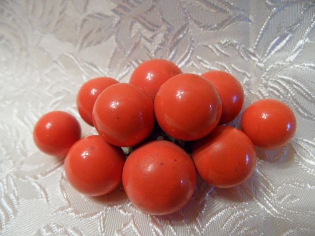 Vintage 1940's/50's Orange Painted Wooden Ball Cluster Pin/Brooch Vintage 1940's/50's Orange Painted Wooden Ball Cluster Pin/Brooch