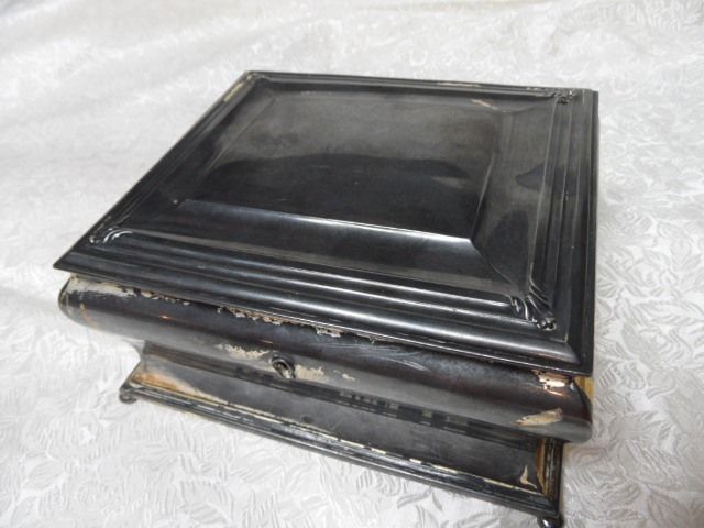 Wilcox Silverplate Large Jewelry Chest Casket Wilcox Silverplate Large Jewelry Chest Casket