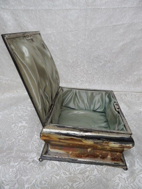 Wilcox Silverplate Large Jewelry Chest Casket Wilcox Silverplate Large Jewelry Chest Casket