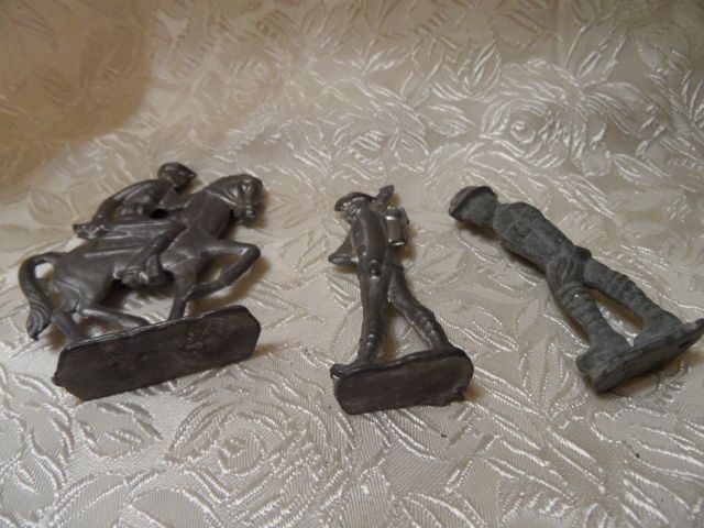 4 Vintage Toy Die Cast Lead Soldiers, one on Horse 4 Vintage Toy Die Cast Lead Soldiers, one on Horse