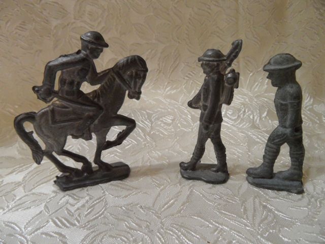 4 Vintage Toy Die Cast Lead Soldiers, one on Horse 4 Vintage Toy Die Cast Lead Soldiers, one on Horse