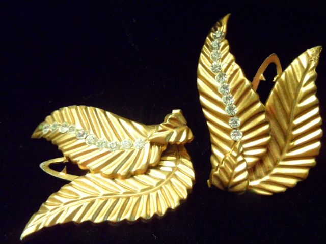 Goldtone & Rhinestone Art Nouveau Dress Clips-Pair Goldtone & Rhinestone Art Nouveau Dress Clips-Pair