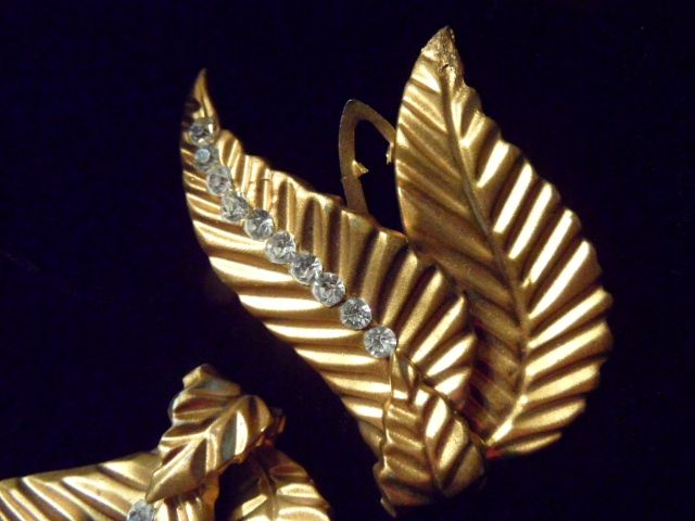 Goldtone & Rhinestone Art Nouveau Dress Clips-Pair Goldtone & Rhinestone Art Nouveau Dress Clips-Pair