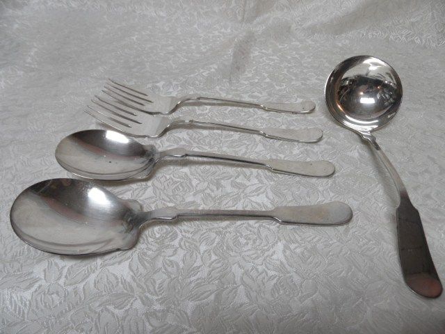 The "Bailey Banks & Biddle Co." Fine Silverplate Fiddleback Flatware Serving Pieces The "Bailey Banks & Biddle Co." Fine Silverplate Fiddleback Flatware Serving Pieces