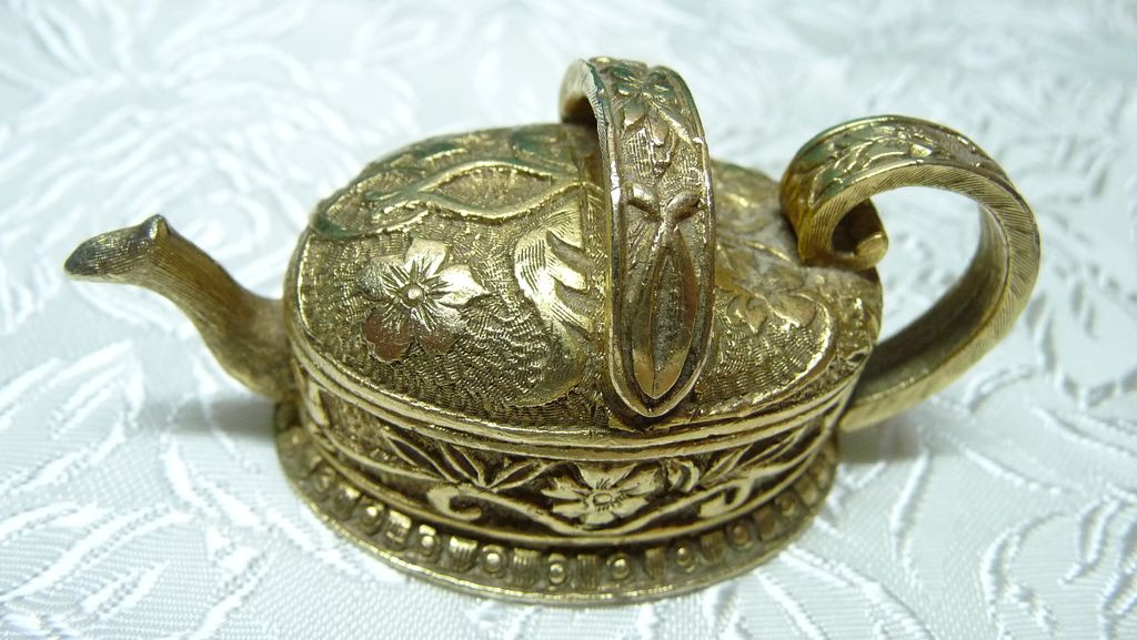 Vintage 1960's CORDAY "Toujours Moi" Solid Perfume Compact~Elegant Teapot Vintage 1960's CORDAY "Toujours Moi" Solid Perfume Compact~Elegant Teapot
