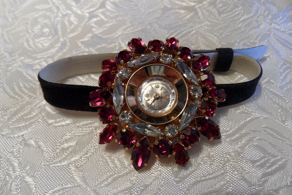 Elegant Vintage "Mad Men" Ladies Ruby Rhinestone Swiss Wrist Watch Elegant Vintage "Mad Men" Ladies Ruby Rhinestone Swiss Wrist Watch