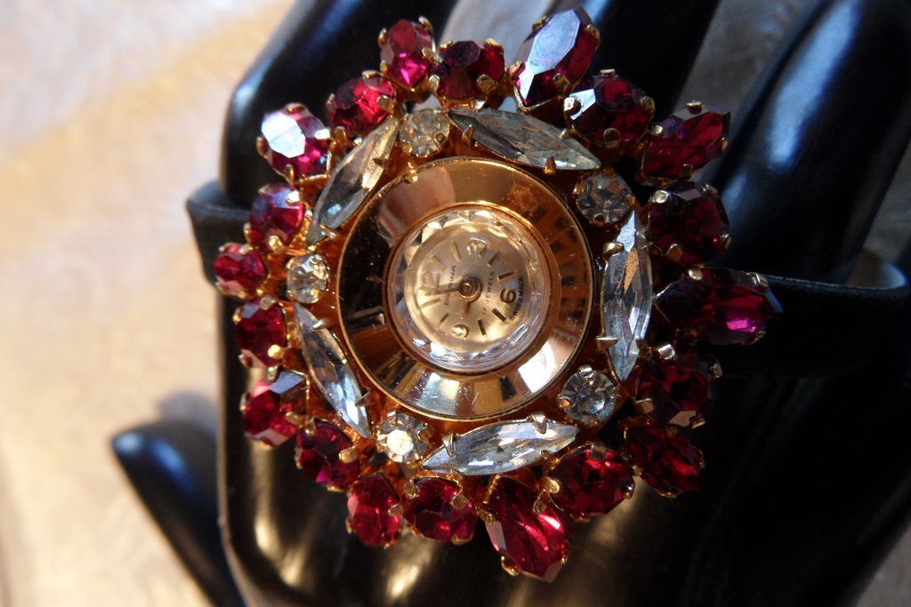 Elegant Vintage "Mad Men" Ladies Ruby Rhinestone Swiss Wrist Watch Elegant Vintage "Mad Men" Ladies Ruby Rhinestone Swiss Wrist Watch