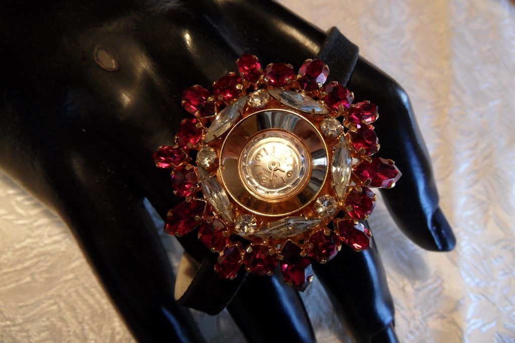 Elegant Vintage "Mad Men" Ladies Ruby Rhinestone Swiss Wrist Watch Elegant Vintage "Mad Men" Ladies Ruby Rhinestone Swiss Wrist Watch