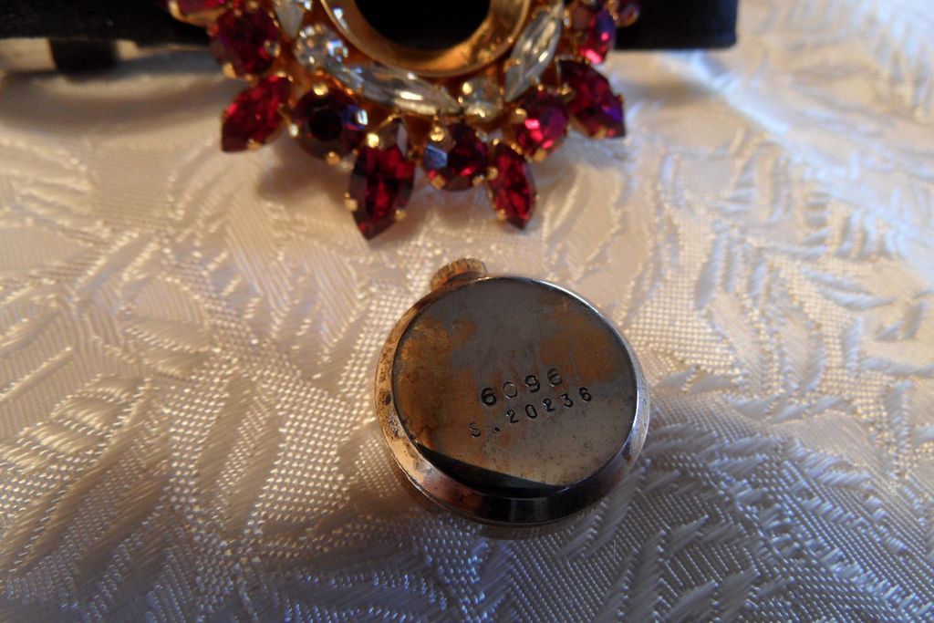 Elegant Vintage "Mad Men" Ladies Ruby Rhinestone Swiss Wrist Watch Elegant Vintage "Mad Men" Ladies Ruby Rhinestone Swiss Wrist Watch