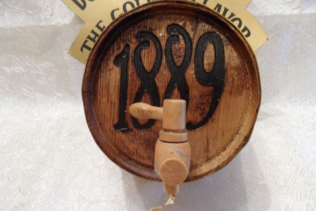 Vintage Oak Barrel 1889 Brand Liquor Bar Sign Vintage Oak Barrel 1889 Brand Liquor Bar Sign