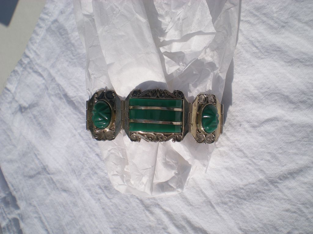 Mexico Aztec Carved Green Stone & Silvertone Link Bracelet Mexico Aztec Carved Green Stone & Silvertone Link Bracelet