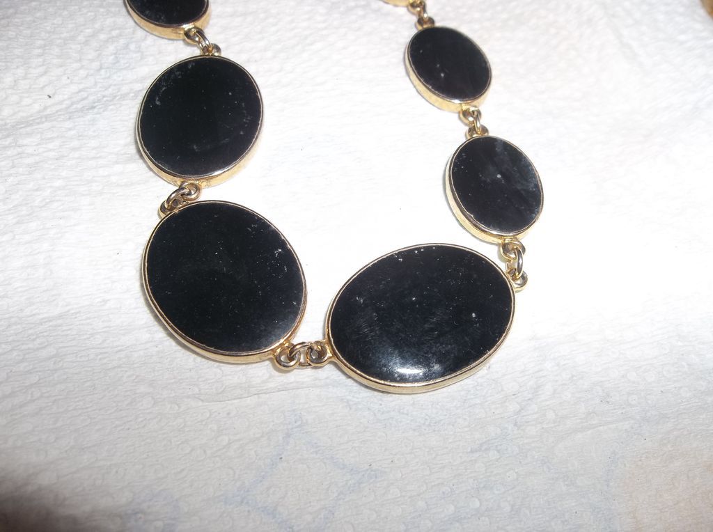 Large oval black glass 80's necklace Large oval black glass 80's necklace
