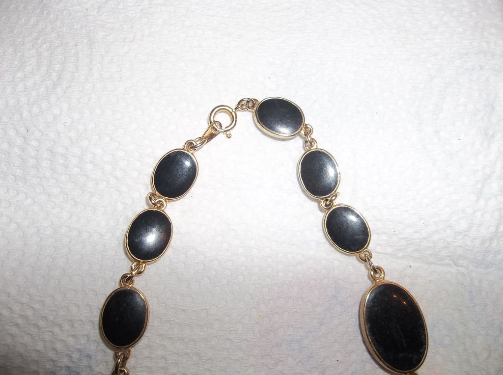 Large oval black glass 80's necklace Large oval black glass 80's necklace