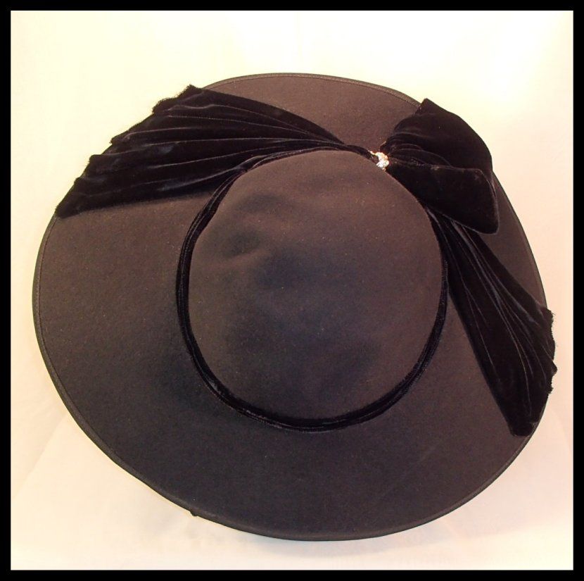 Wide-Brimmed Black Velvet Hat Wide-Brimmed Black Velvet Hat
