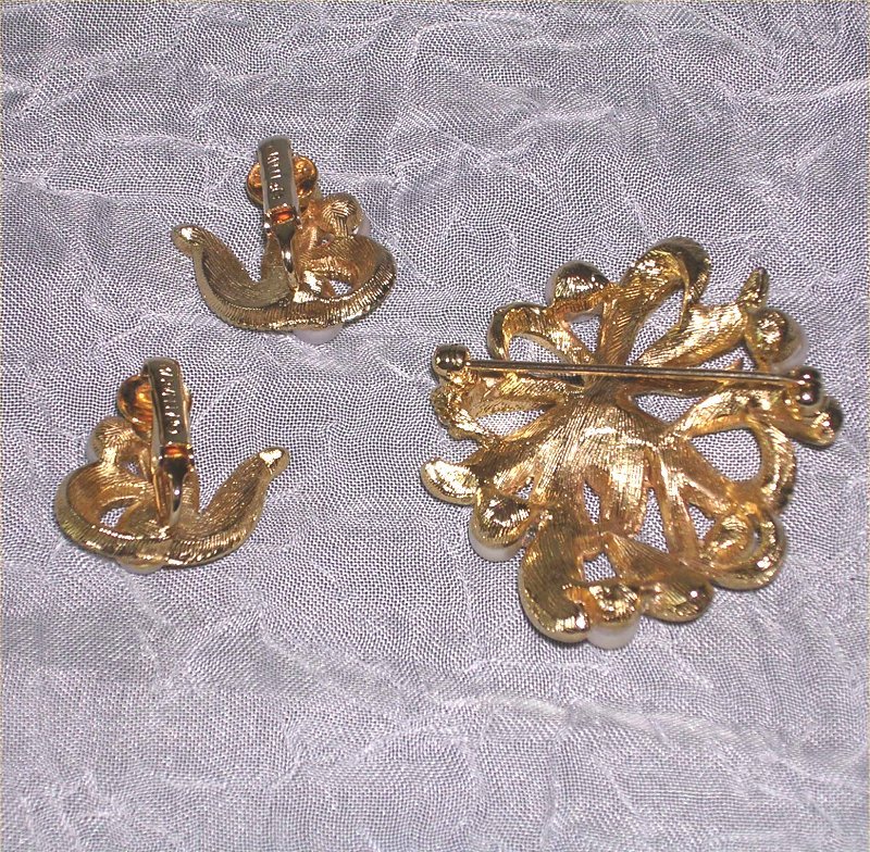 Marvella Rhinestones and Ribbons Pin and Earring Set Marvella Rhinestones and Ribbons Pin and Earring Set