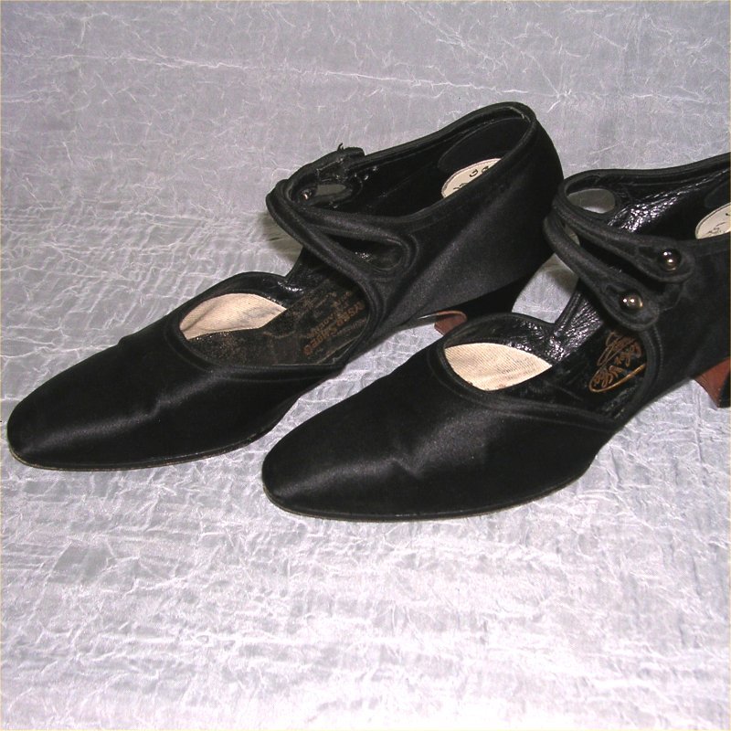 Edwardian Era Ladies Silk Shoes Edwardian Era Ladies Silk Shoes