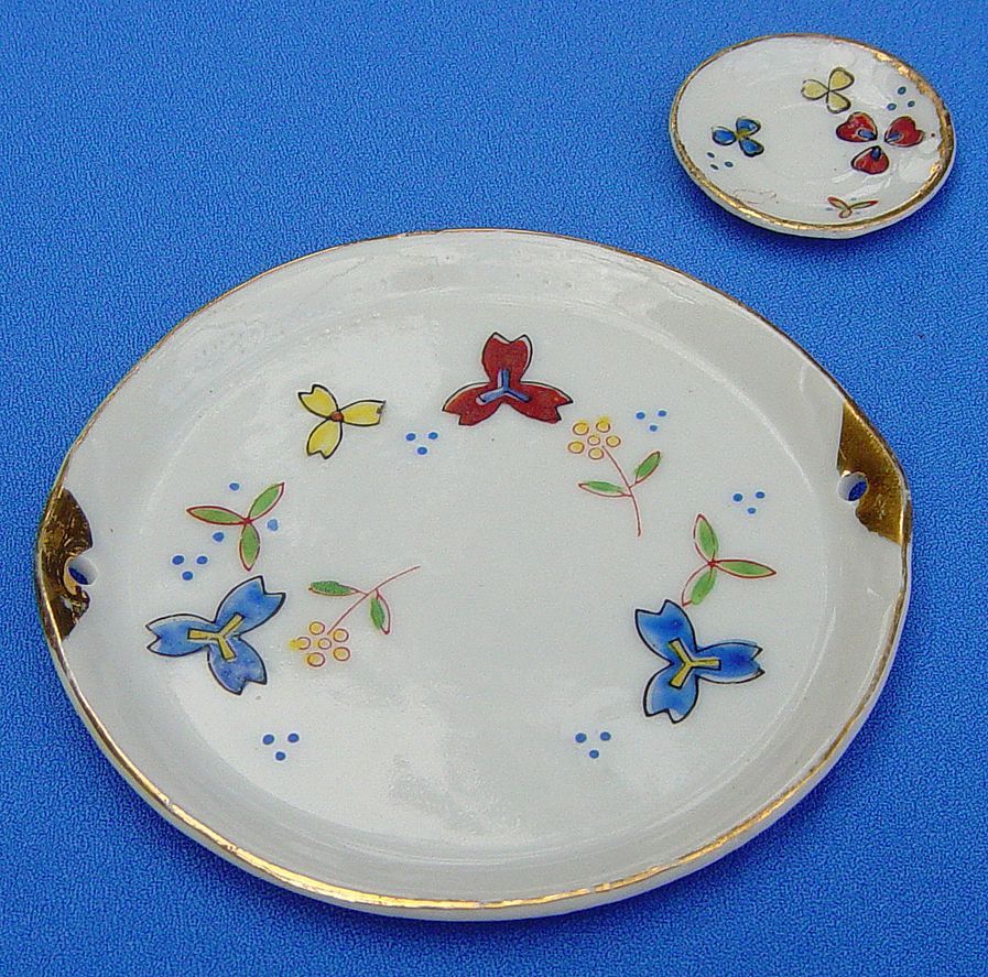 Occupied Japan Set Of Two Miniature Decorative Plates Floral Motif Occupied Japan Set Of Two Miniature Decorative Plates Floral Motif