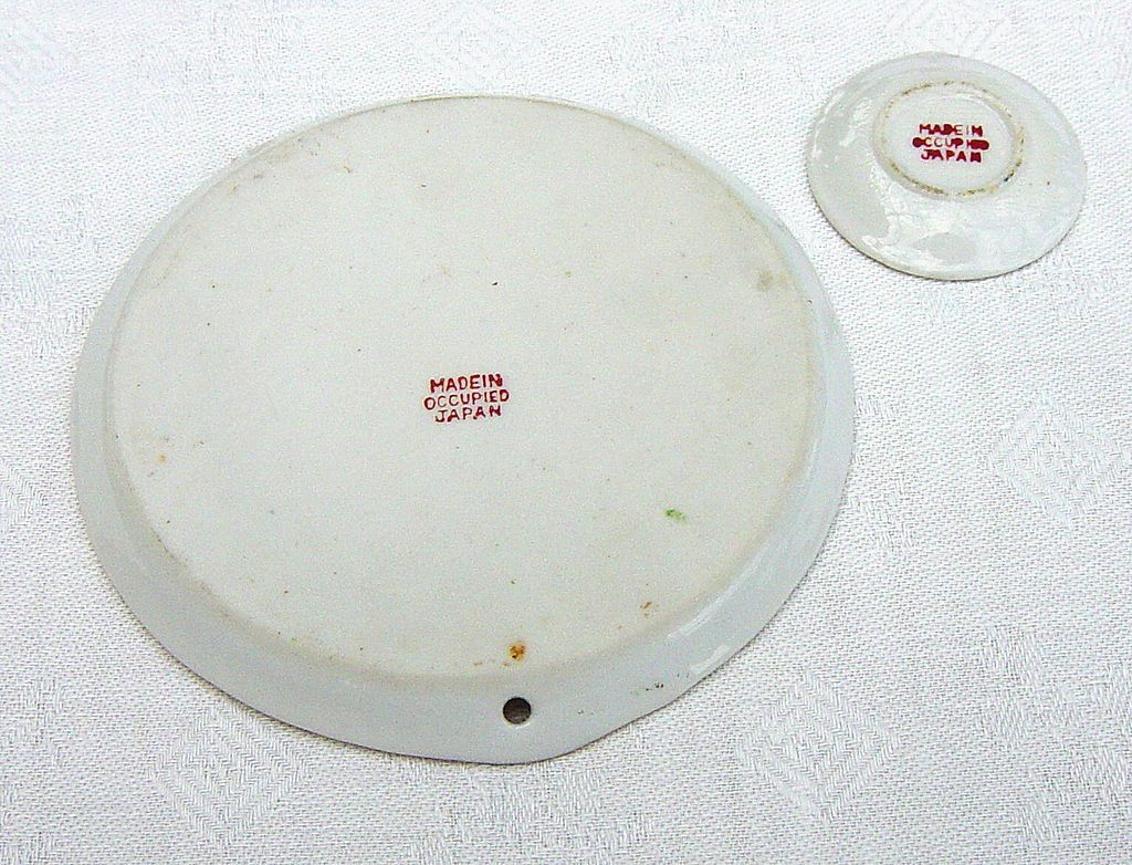 Occupied Japan Set Of Two Miniature Decorative Plates Floral Motif Occupied Japan Set Of Two Miniature Decorative Plates Floral Motif
