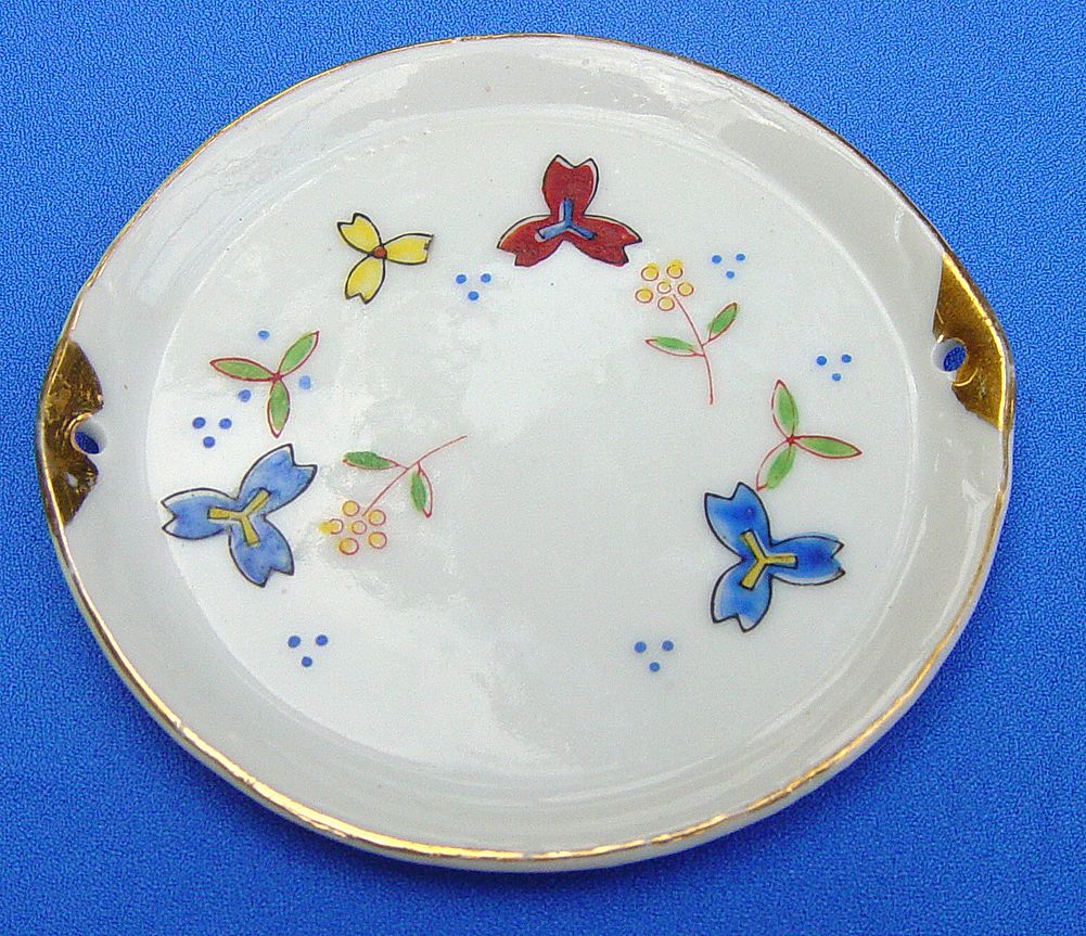 Occupied Japan Set Of Two Miniature Decorative Plates Floral Motif Occupied Japan Set Of Two Miniature Decorative Plates Floral Motif