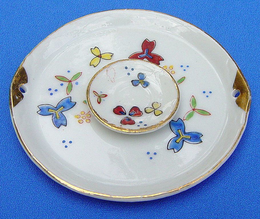 Occupied Japan Set Of Two Miniature Decorative Plates Floral Motif Occupied Japan Set Of Two Miniature Decorative Plates Floral Motif