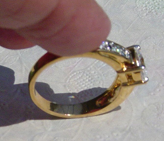 Brilliant Sparkling Cubic Zirconia Ring Brilliant Sparkling Cubic Zirconia Ring