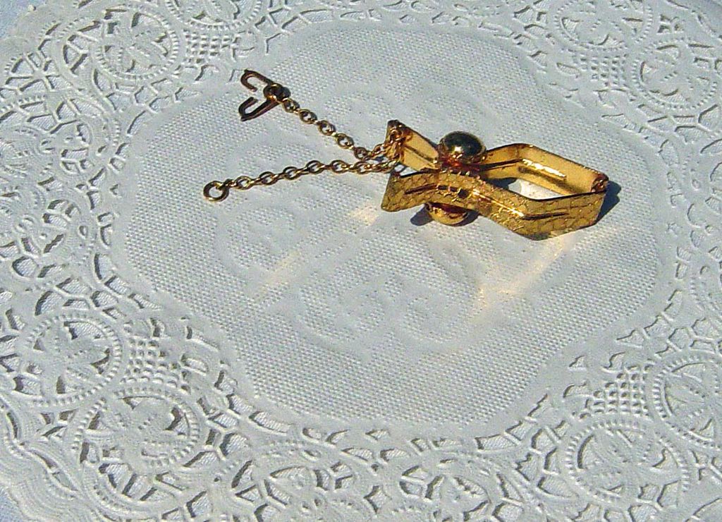 Retro Glove Scarf Purse Clip Textured Safety Clasp Retro Glove Scarf Purse Clip Textured Safety Clasp