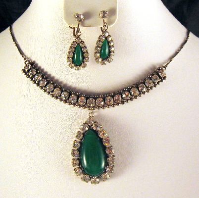 Emerald Green Teardrop Glass Rhinestone Necklace Earrings Emerald Green Teardrop Glass Rhinestone Necklace Earrings